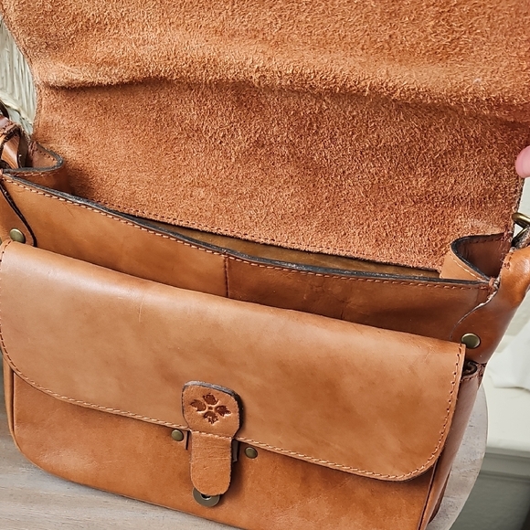 Patricia Nash Studded Tan Leather Shoulder Bag - Picture 8 of 10